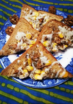 A picture of Walnut corn cheesy toast.