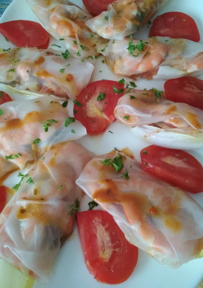 Una foto de Rollitos de papel de arroz con langostinos