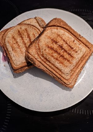 Une photo de Croque monsieur jambon - cheddar et jambon -reblochon
