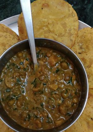 A picture of Matar mushroom with dal makhani masala.