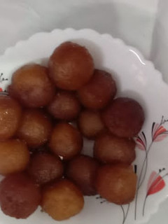गुलाब जामुन (gulab jamun recipe in Hindi) रेसिपी मुख्य फोटो