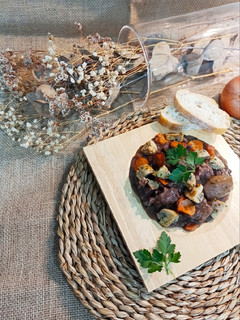 Una foto de Boeuf Bourguignon (estofado a la borgoña) 🍲