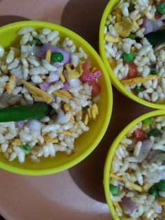 झाल मुरी (Jhal muri recipe in Hindi) रेसिपी मुख्य फोटो
