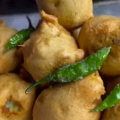 Aloo Chop/ Aloo Bonda A picture of Aloo Chop/ Aloo Bonda.