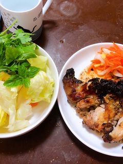 Hình của món Đùi gà nướng mật ong 🍯.