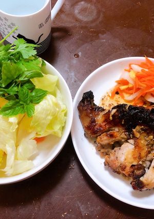 Hình của món Đùi gà nướng mật ong 🍯.
