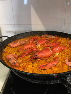 Una foto de Fideuá de bogavante y gamba
