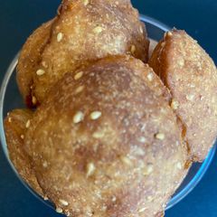 A picture of Mithi puri.