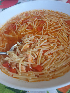 Foto principal de Sopa de salmón con fideos