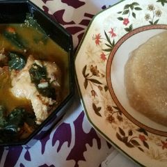 A picture of Nyala soup with chicken.