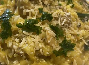 Foto de Risoto de cogumelos e cúrcuma