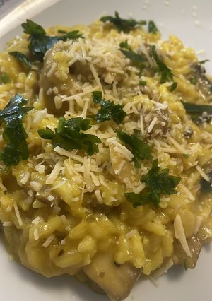 Foto de Risoto de cogumelos e cúrcuma