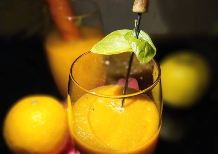 Smoothie de Manzana, Zanahoria, Naranja y Albahaca