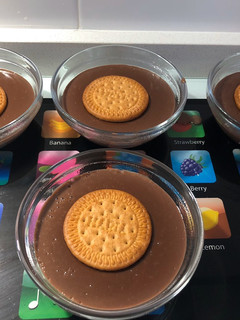 Una foto de Natillas de Chocolate Robot Quigg