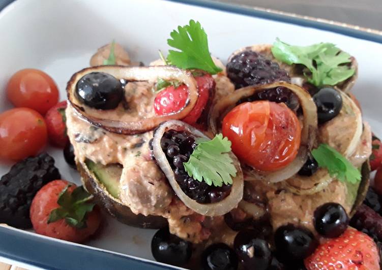 Grilled avocado with fruity mushroom sauce