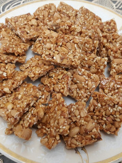 عکسی از دستور سوهان عسلی بادام و کنجد