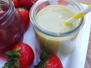 Una foto de smoothies aguacate