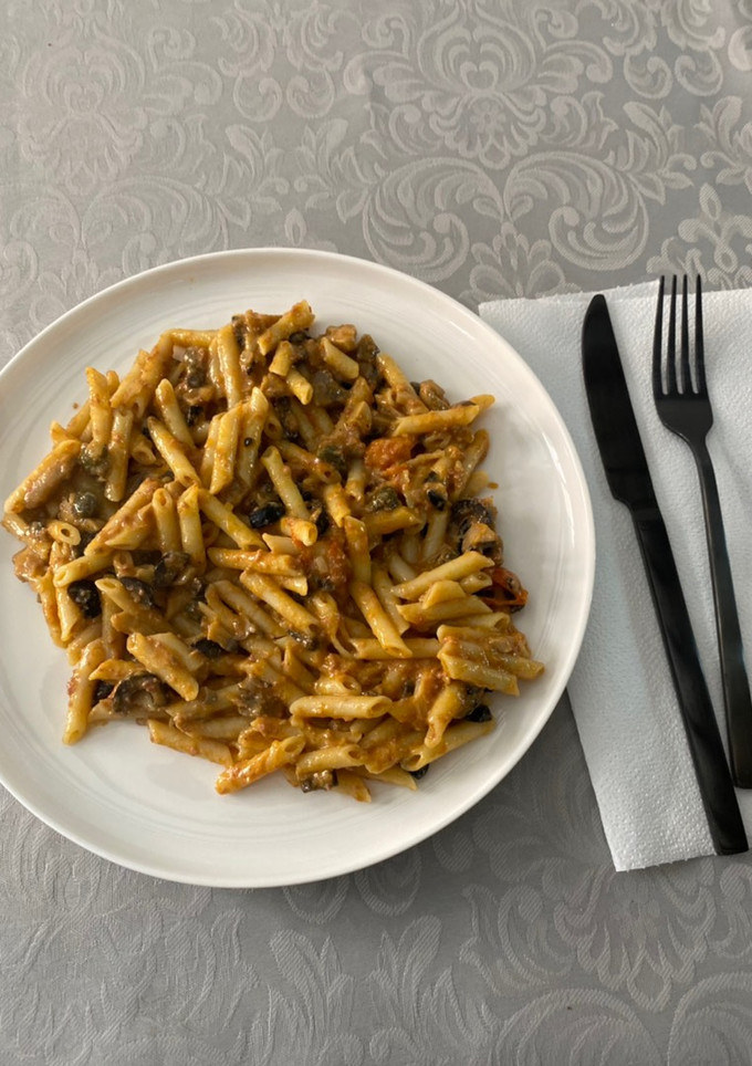 Una foto de Pasta con Salsa Mediterránea