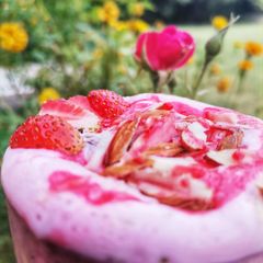 A picture of Strawberry shake.