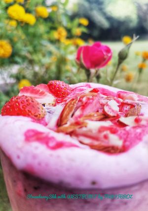 A picture of Strawberry shake.