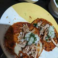 Una foto de Birria de Cerdo