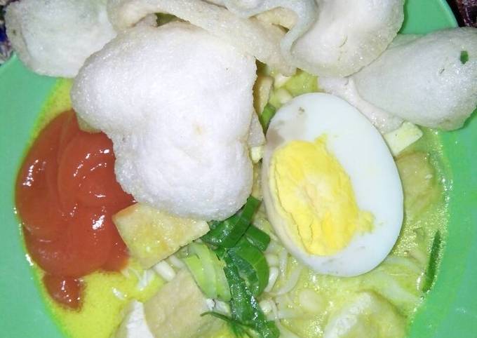 Soto ayam kuah kuning