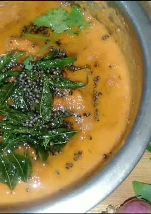 பூண்டு தக்காளி சட்னி(tomato garlic chutney recipe in tamil) செய்முறை முக்கிய புகைப்படம்