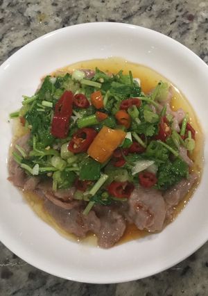 A picture of 爆蔥辣椒豬片Green onion hot pepper pork.
