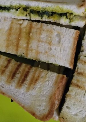 ग्रिल मेयो चीज़ पालक सैंडविच रेसिपी मुख्य फोटो