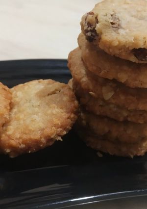 સ્વીટ ઓટસ કુકીઝ(sweet oats cookies in Gujarati) રેસીપી મુખ્ય ફોટો