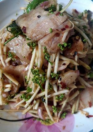 รูปของ ยำหมูสามชั้นสะเดามะม่วงสด