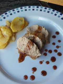 Una foto de Solomillo a la miel y reduccion de su jugo