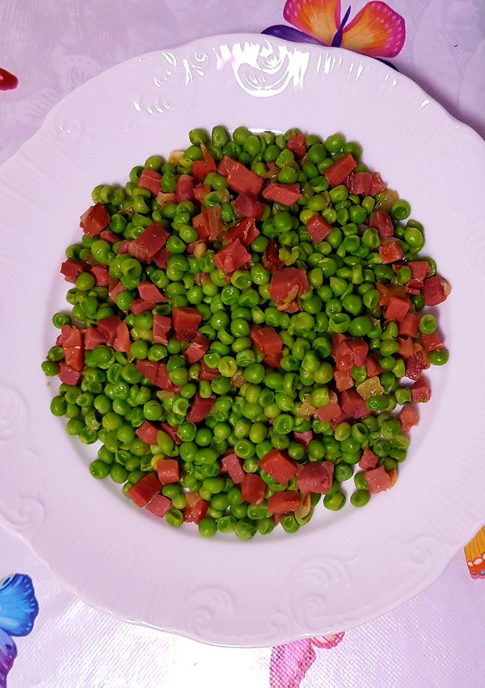 Una foto de Guisantes con jamón