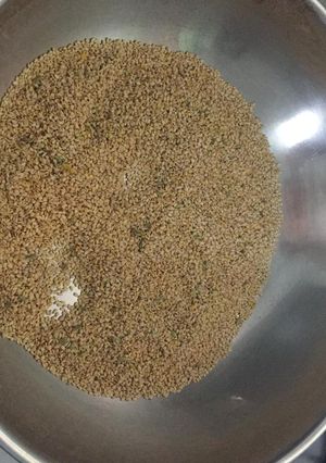 A picture of Sesame seeds mouth freshner.