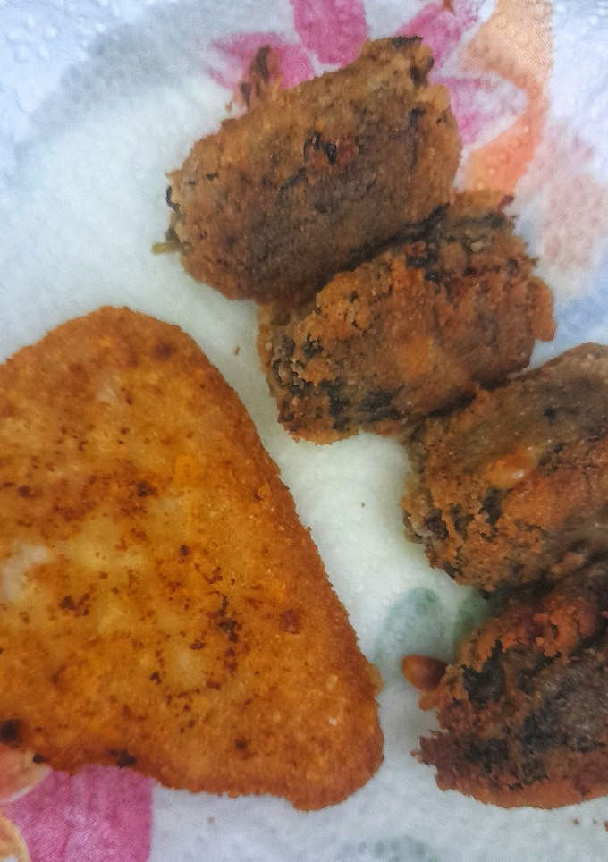 Una foto de Croquetas de espinacas y escalopines de guisantes