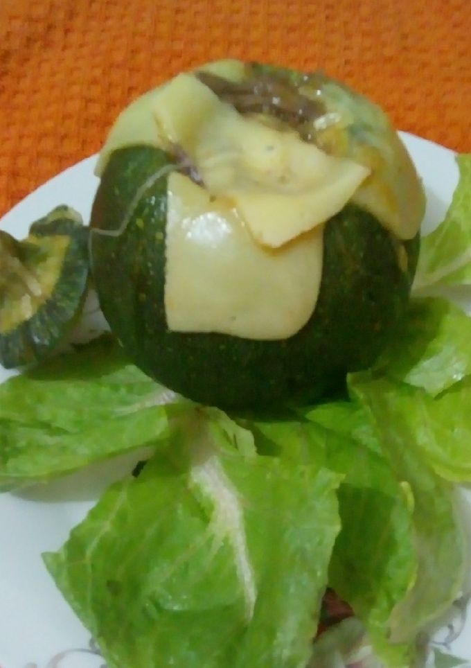 Una foto de Zapallitos italianos rellenos de carne mechada Juan