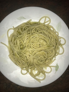 Una foto de Spaguettis con salsa de pesto