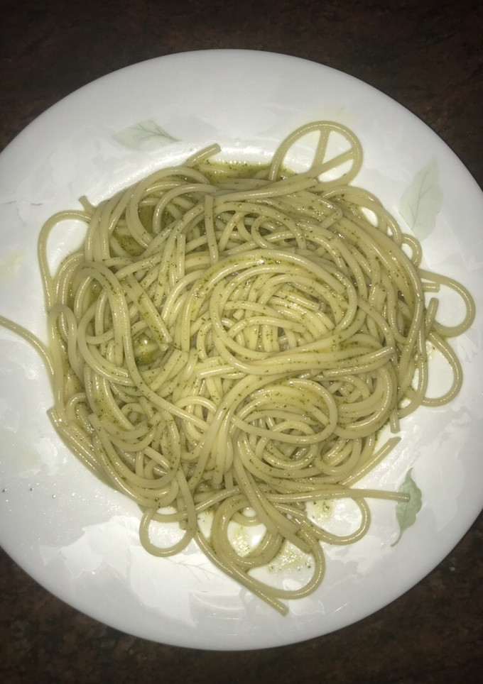 Una foto de Spaguettis con salsa de pesto