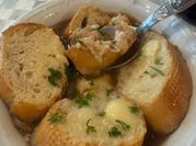 A picture of french onion soup