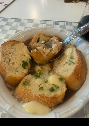 A picture of French Onion Soup.