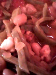 Una foto de Nopales con cerdo y frijoles de la olla