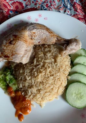 A picture of Singaporean Chicken Rice.