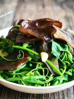 黑木耳炒龍鬚菜 / 家常菜 的食譜成品照片