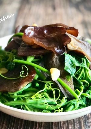 黑木耳炒龍鬚菜 / 家常菜 的食譜成品照片