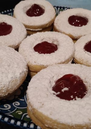 Una foto de Espejitos (con mermelada de frutilla)