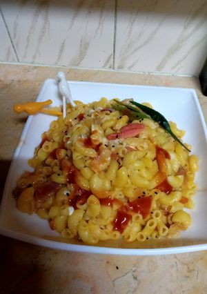 A picture of Macaroni.