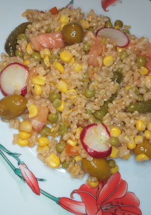Una foto de Ensalada de arroz integral