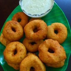 A picture of Urad Dal Vada.