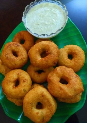 A picture of Urad Dal Vada.