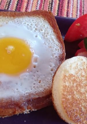 Una foto de Huevos en canasta o en chancleta